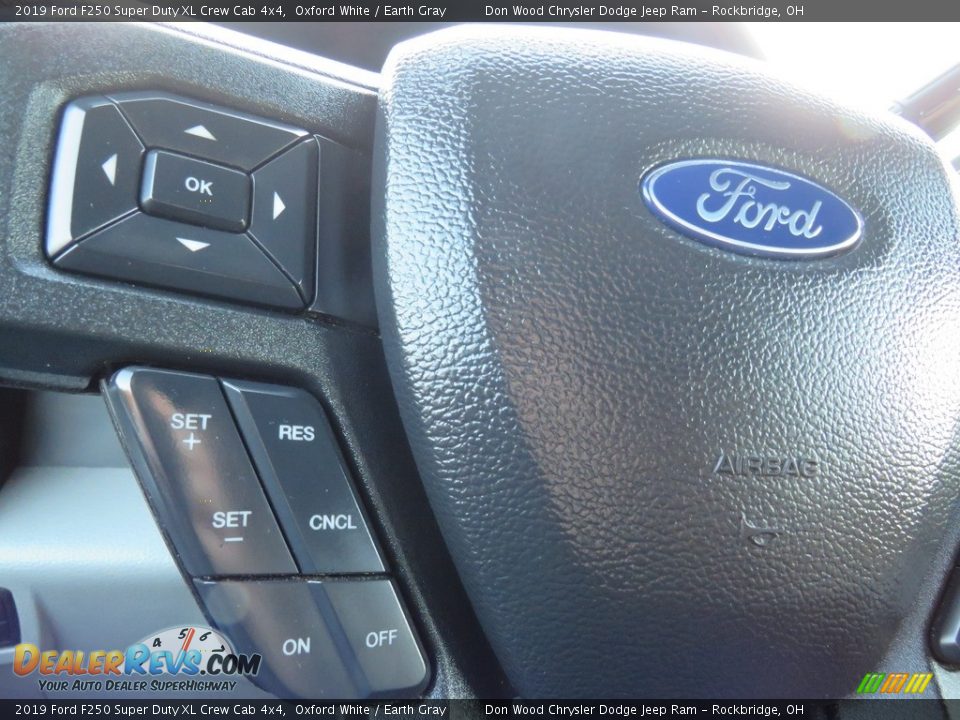 2019 Ford F250 Super Duty XL Crew Cab 4x4 Oxford White / Earth Gray Photo #35