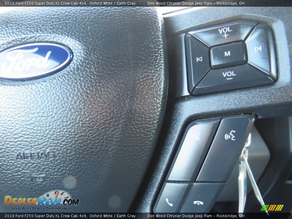 2019 Ford F250 Super Duty XL Crew Cab 4x4 Oxford White / Earth Gray Photo #36