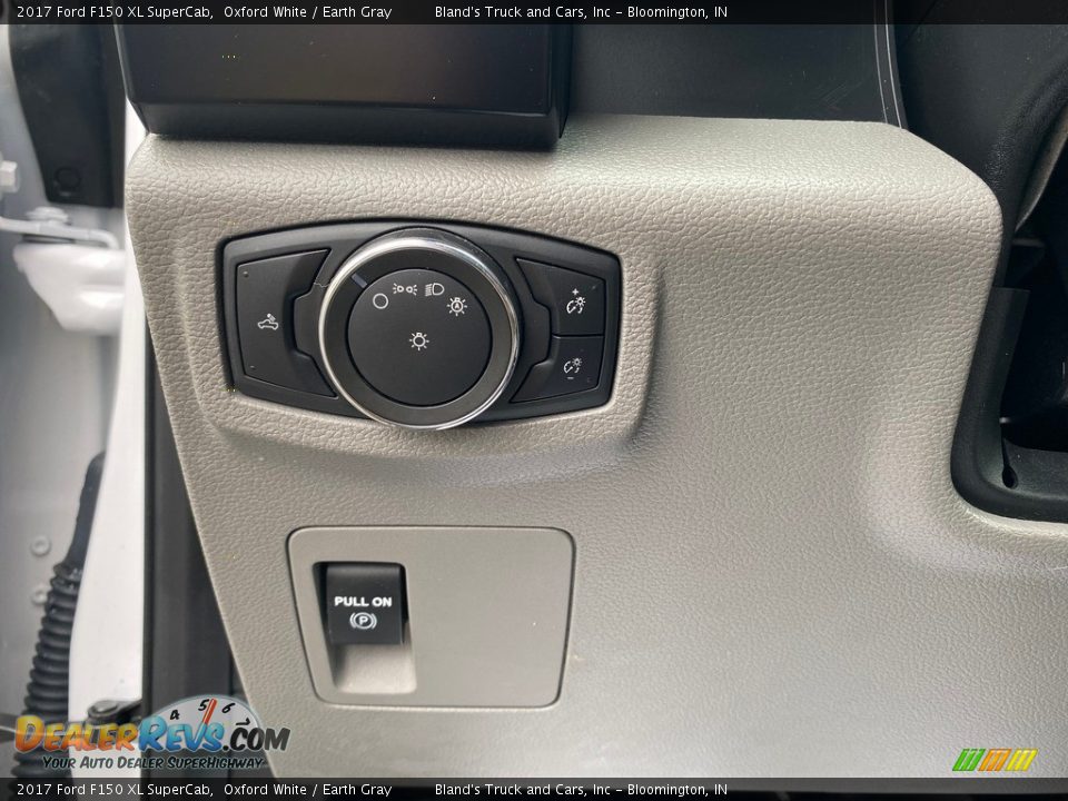2017 Ford F150 XL SuperCab Oxford White / Earth Gray Photo #18