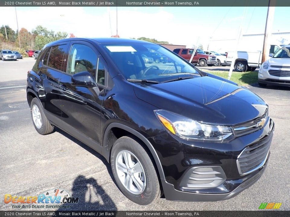 Front 3/4 View of 2020 Chevrolet Trax LS AWD Photo #7