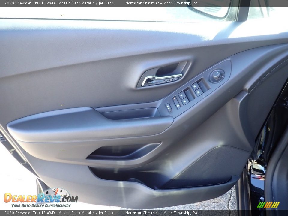 Door Panel of 2020 Chevrolet Trax LS AWD Photo #14
