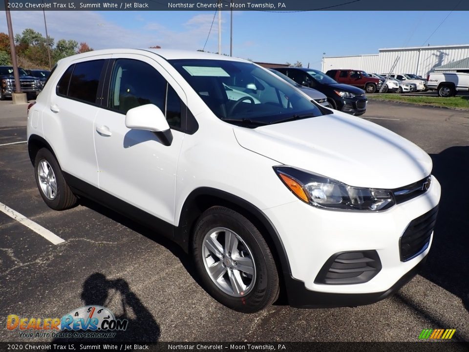 Front 3/4 View of 2020 Chevrolet Trax LS Photo #7