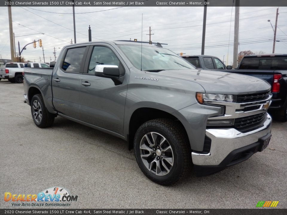 Front 3/4 View of 2020 Chevrolet Silverado 1500 LT Crew Cab 4x4 Photo #3
