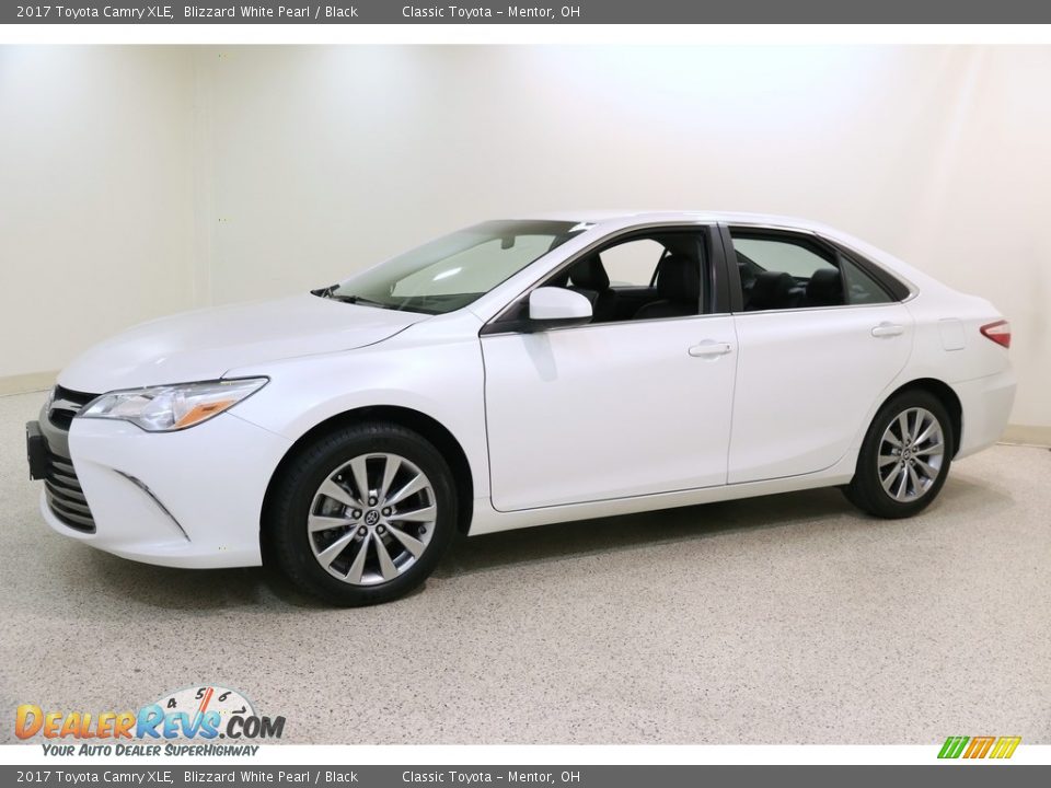 2017 Toyota Camry XLE Blizzard White Pearl / Black Photo #3