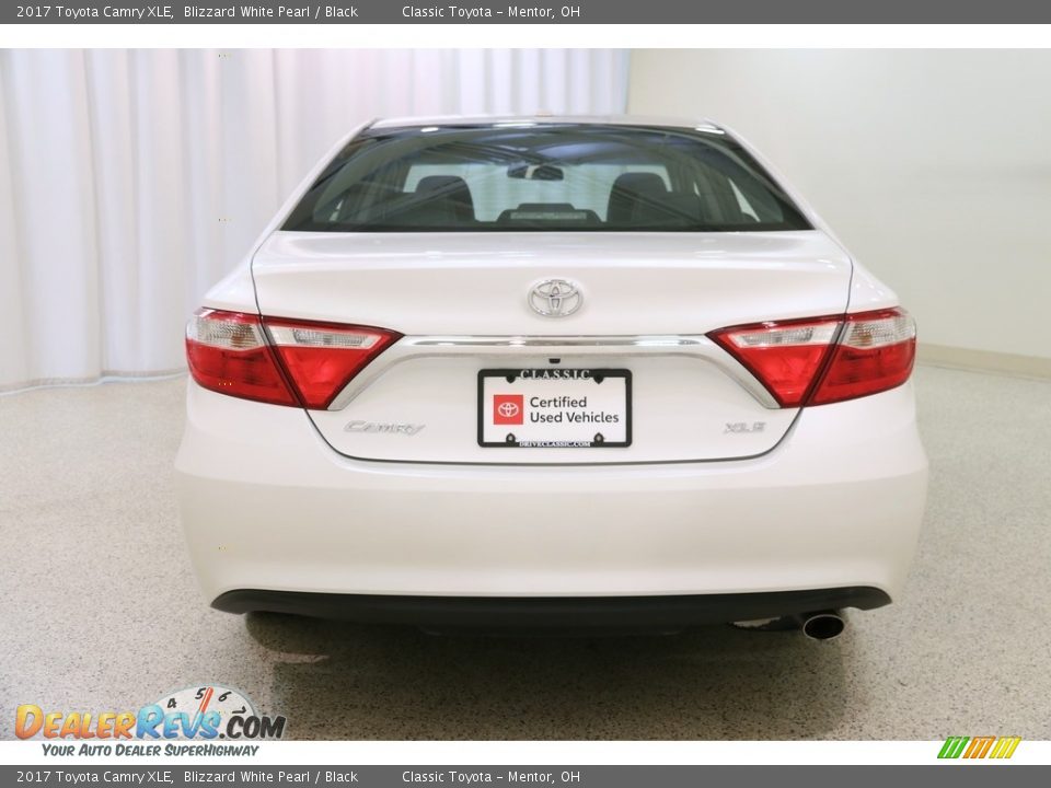 2017 Toyota Camry XLE Blizzard White Pearl / Black Photo #18