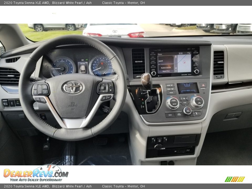 2020 Toyota Sienna XLE AWD Blizzard White Pearl / Ash Photo #4