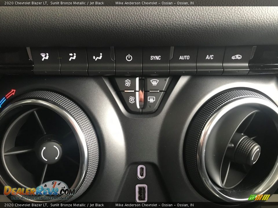 Controls of 2020 Chevrolet Blazer LT Photo #21