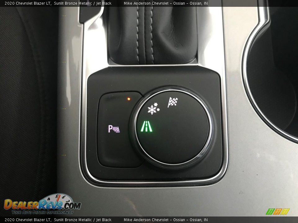 Controls of 2020 Chevrolet Blazer LT Photo #22