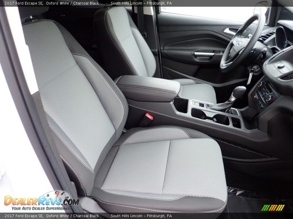 2017 Ford Escape SE Oxford White / Charcoal Black Photo #11