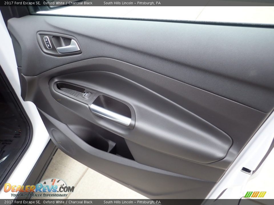 2017 Ford Escape SE Oxford White / Charcoal Black Photo #13