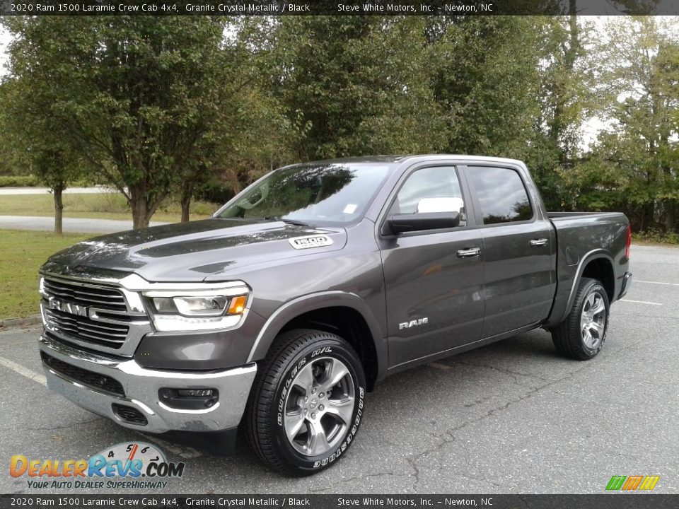 Front 3/4 View of 2020 Ram 1500 Laramie Crew Cab 4x4 Photo #2