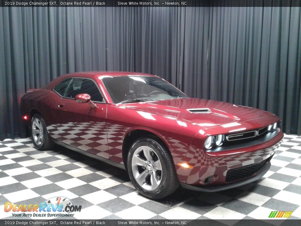 2019 Dodge Challenger SXT Octane Red Pearl / Black Photo #4