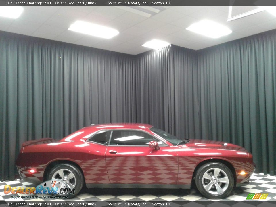 2019 Dodge Challenger SXT Octane Red Pearl / Black Photo #5