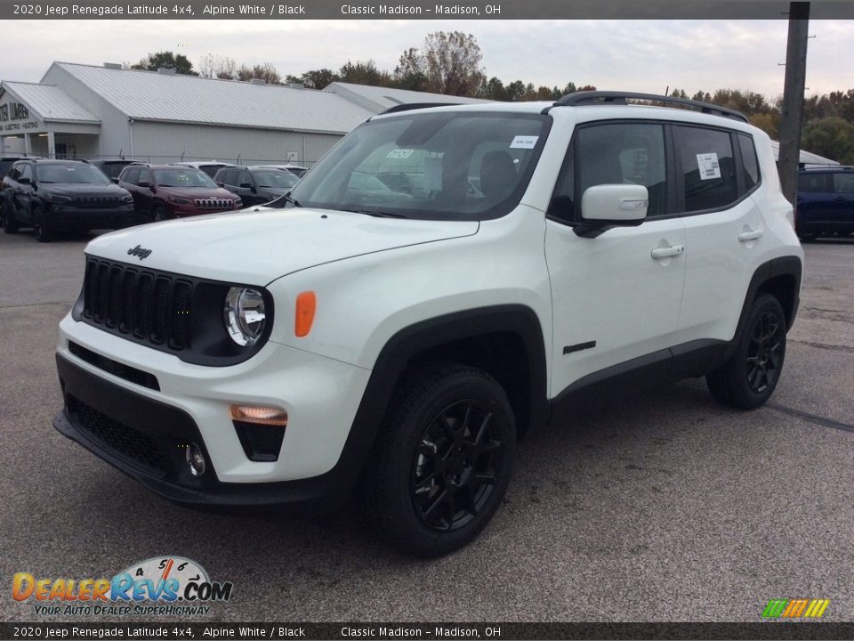 Front 3/4 View of 2020 Jeep Renegade Latitude 4x4 Photo #5