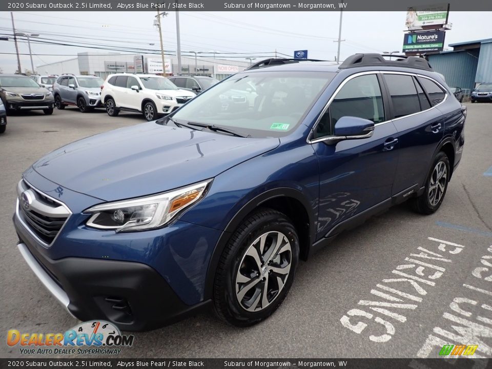 Front 3/4 View of 2020 Subaru Outback 2.5i Limited Photo #8