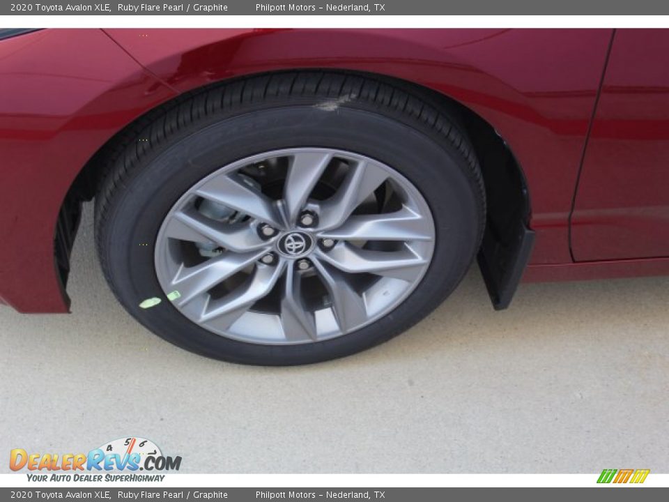 2020 Toyota Avalon XLE Ruby Flare Pearl / Graphite Photo #5