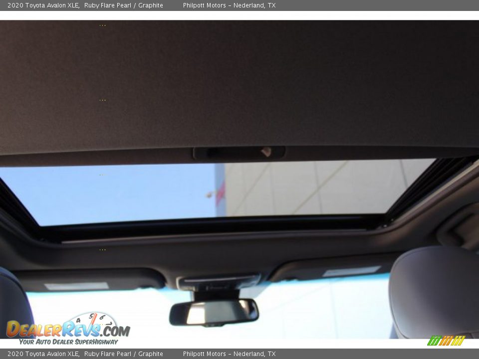 2020 Toyota Avalon XLE Ruby Flare Pearl / Graphite Photo #24