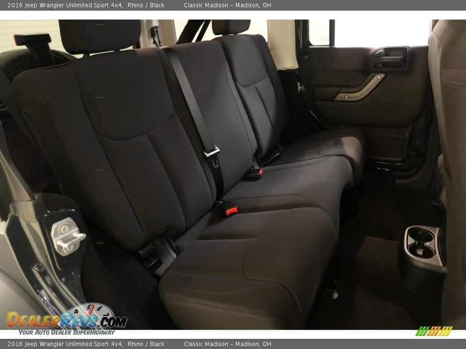 2016 Jeep Wrangler Unlimited Sport 4x4 Rhino / Black Photo #15