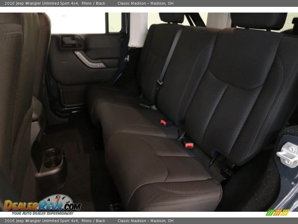 2016 Jeep Wrangler Unlimited Sport 4x4 Rhino / Black Photo #16