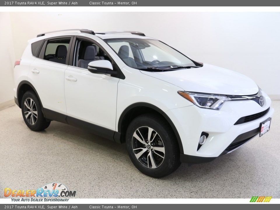 2017 Toyota RAV4 XLE Super White / Ash Photo #1
