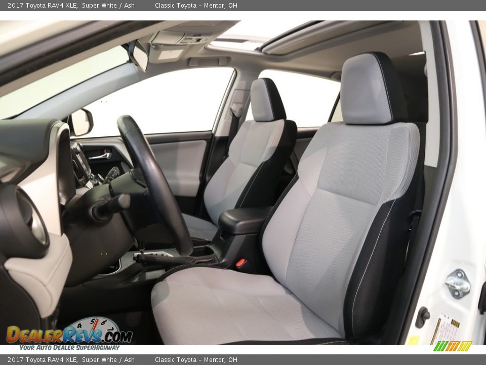 2017 Toyota RAV4 XLE Super White / Ash Photo #5