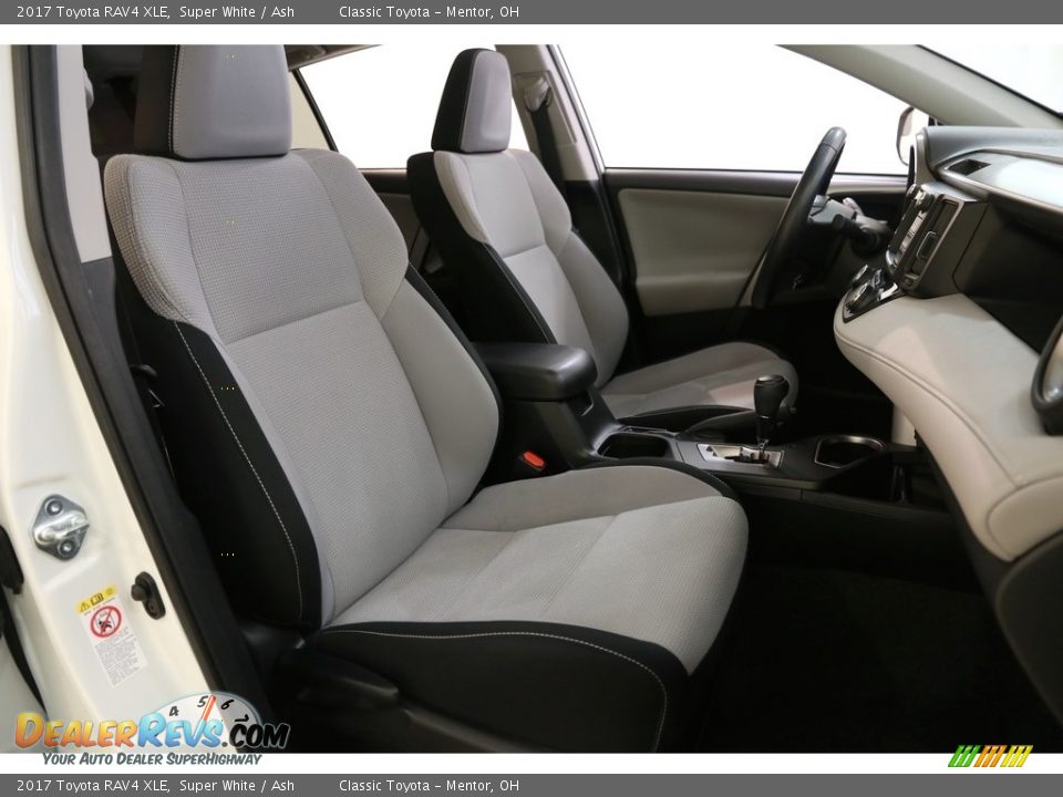 2017 Toyota RAV4 XLE Super White / Ash Photo #14