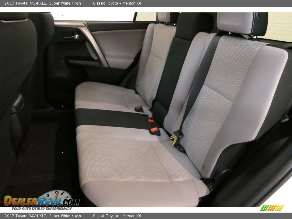 2017 Toyota RAV4 XLE Super White / Ash Photo #16