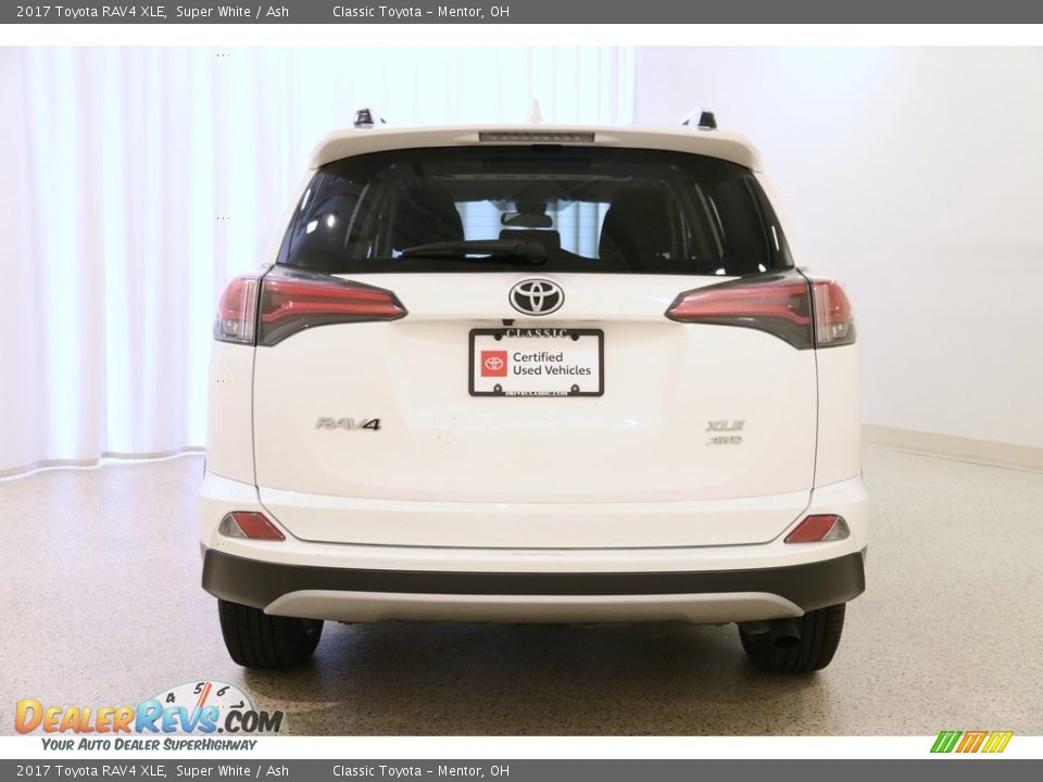2017 Toyota RAV4 XLE Super White / Ash Photo #17