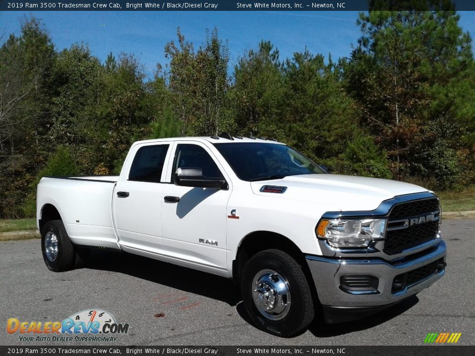 2019 Ram 3500 Tradesman Crew Cab Bright White / Black/Diesel Gray Photo #4