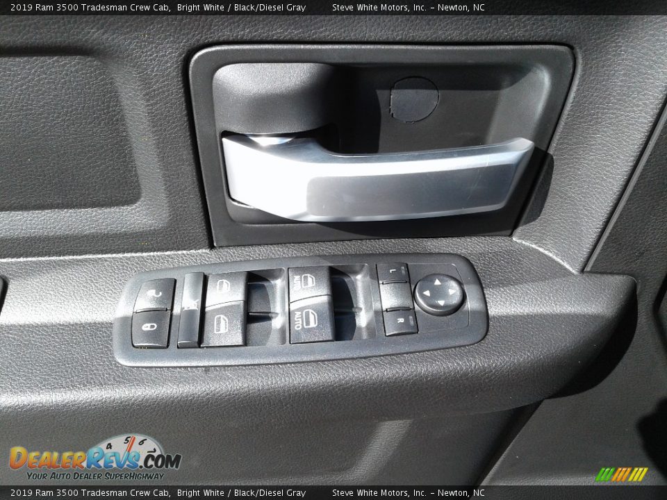 2019 Ram 3500 Tradesman Crew Cab Bright White / Black/Diesel Gray Photo #9