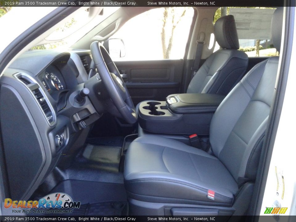 2019 Ram 3500 Tradesman Crew Cab Bright White / Black/Diesel Gray Photo #10