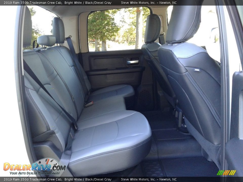 2019 Ram 3500 Tradesman Crew Cab Bright White / Black/Diesel Gray Photo #15