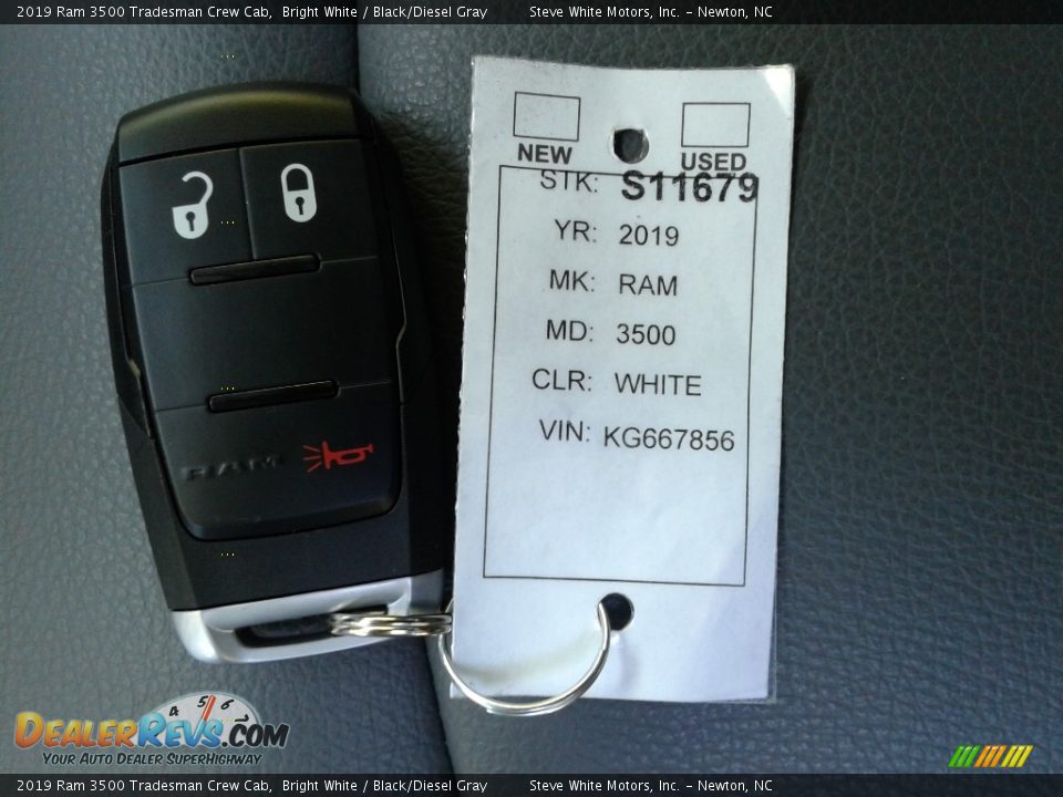 2019 Ram 3500 Tradesman Crew Cab Bright White / Black/Diesel Gray Photo #25