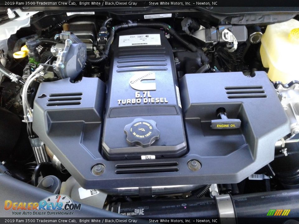2019 Ram 3500 Tradesman Crew Cab Bright White / Black/Diesel Gray Photo #26