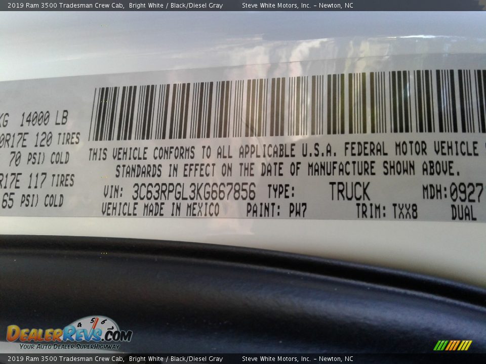 2019 Ram 3500 Tradesman Crew Cab Bright White / Black/Diesel Gray Photo #27
