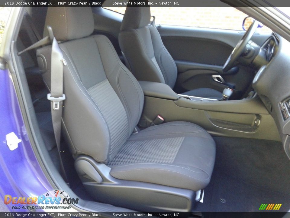 2019 Dodge Challenger SXT Plum Crazy Pearl / Black Photo #14
