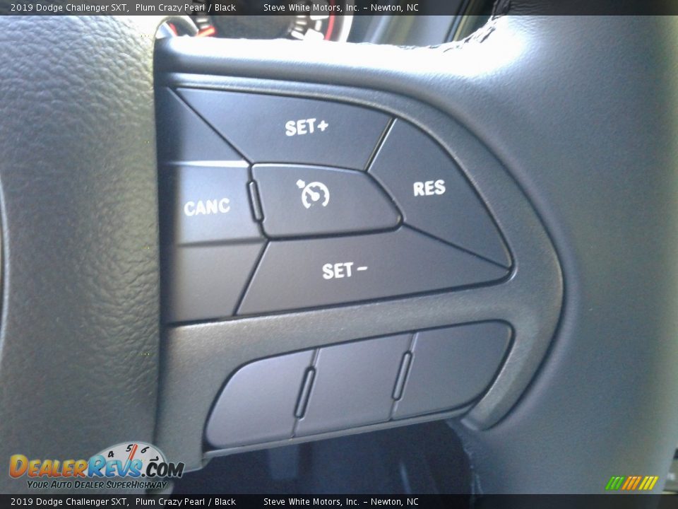 2019 Dodge Challenger SXT Plum Crazy Pearl / Black Photo #17