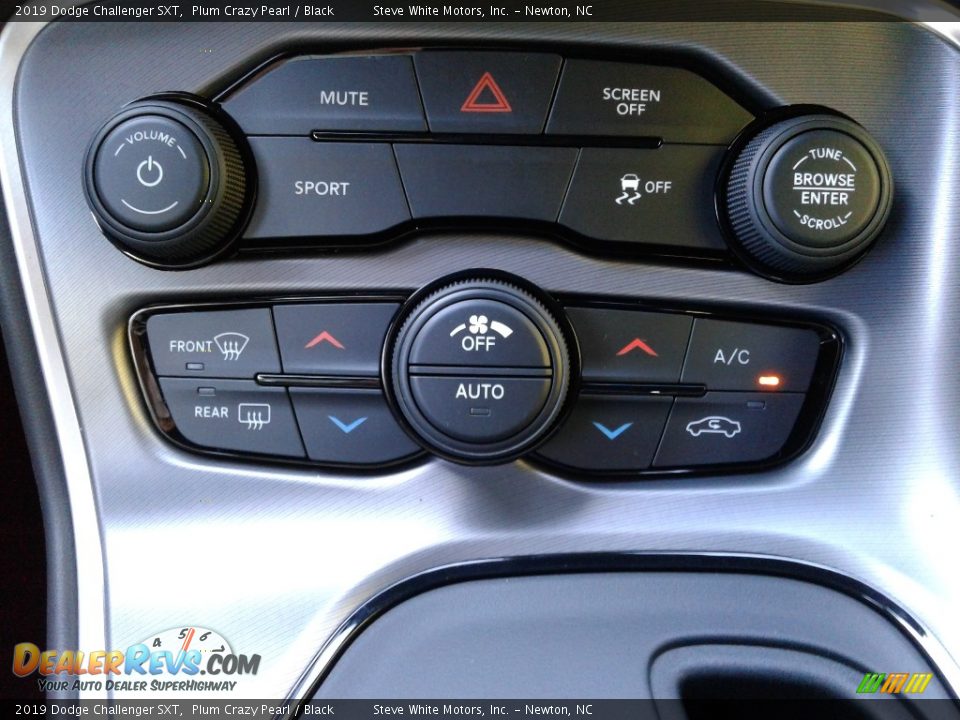 2019 Dodge Challenger SXT Plum Crazy Pearl / Black Photo #24