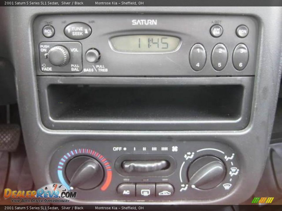 2001 Saturn S Series SL1 Sedan Silver / Black Photo #15