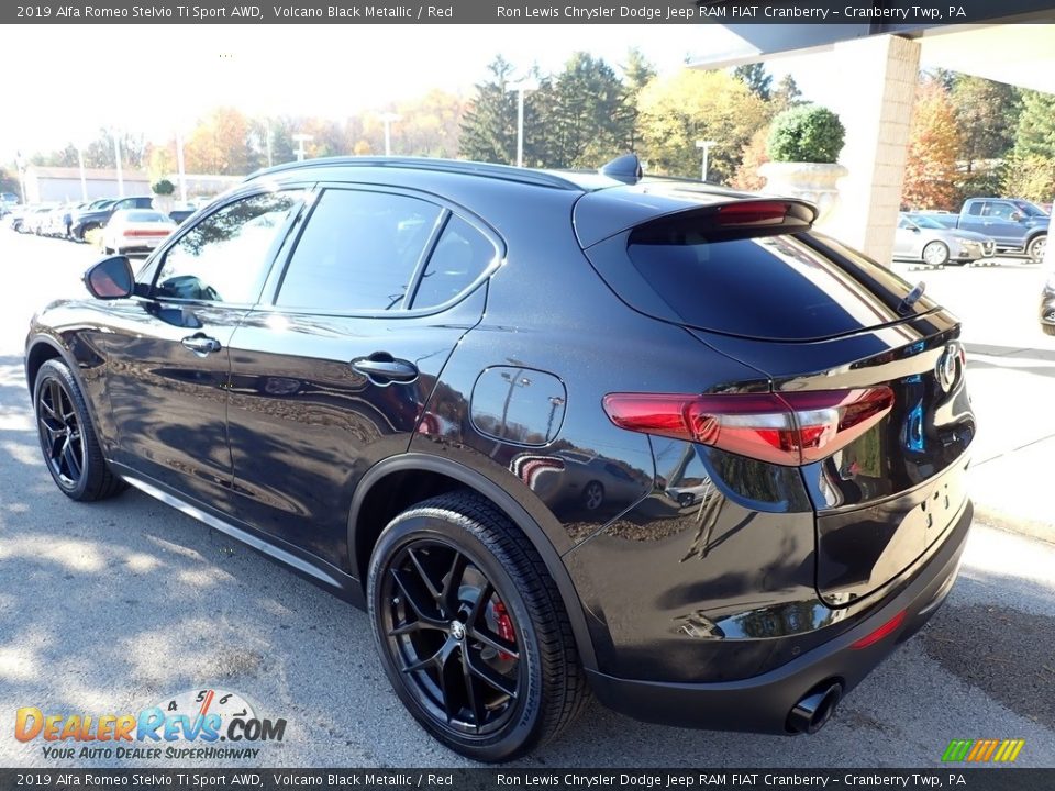 2019 Alfa Romeo Stelvio Ti Sport AWD Volcano Black Metallic / Red Photo #4
