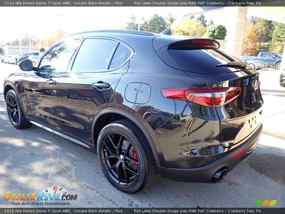 2019 Alfa Romeo Stelvio Ti Sport AWD Volcano Black Metallic / Red Photo #5