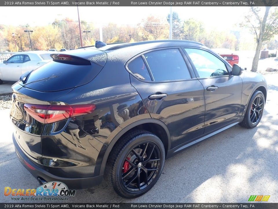 2019 Alfa Romeo Stelvio Ti Sport AWD Volcano Black Metallic / Red Photo #7