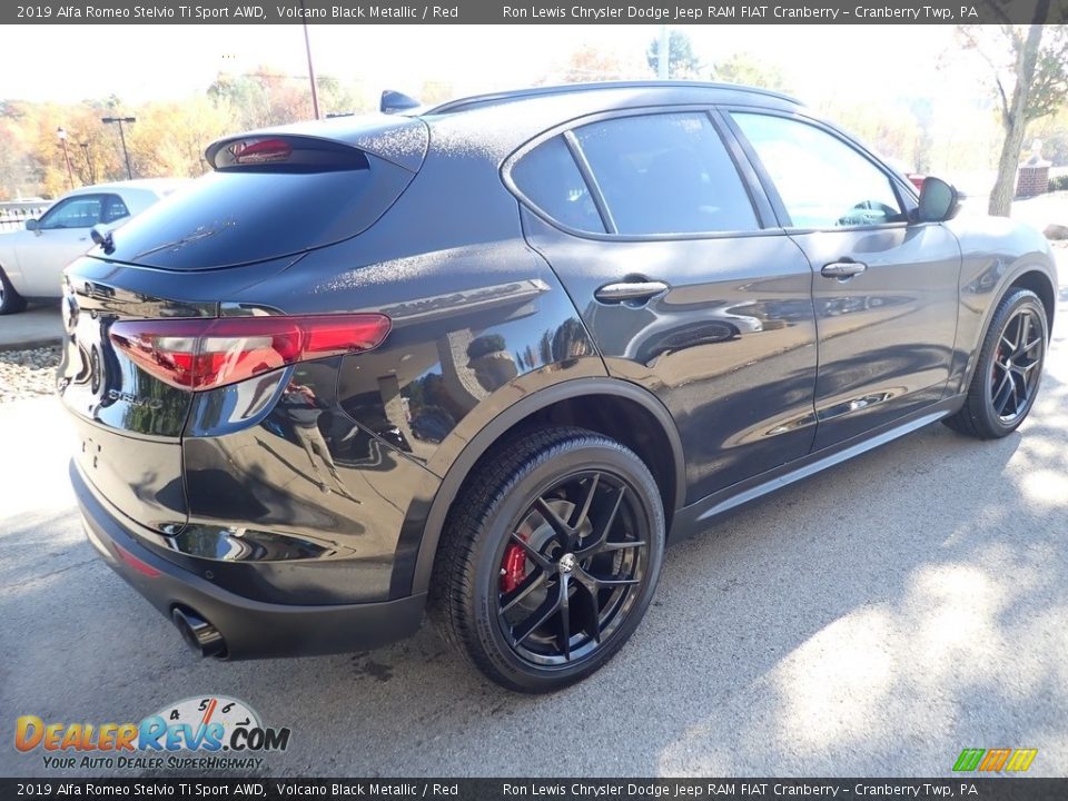 2019 Alfa Romeo Stelvio Ti Sport AWD Volcano Black Metallic / Red Photo #8