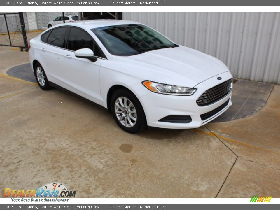 2016 Ford Fusion S Oxford White / Medium Earth Gray Photo #2