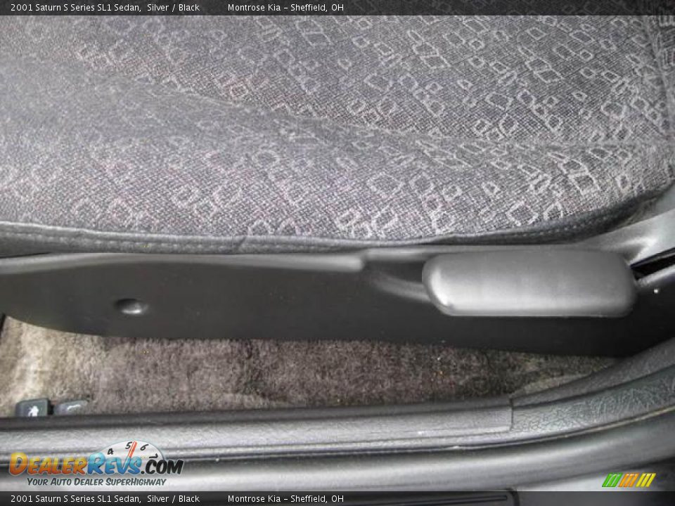 2001 Saturn S Series SL1 Sedan Silver / Black Photo #18