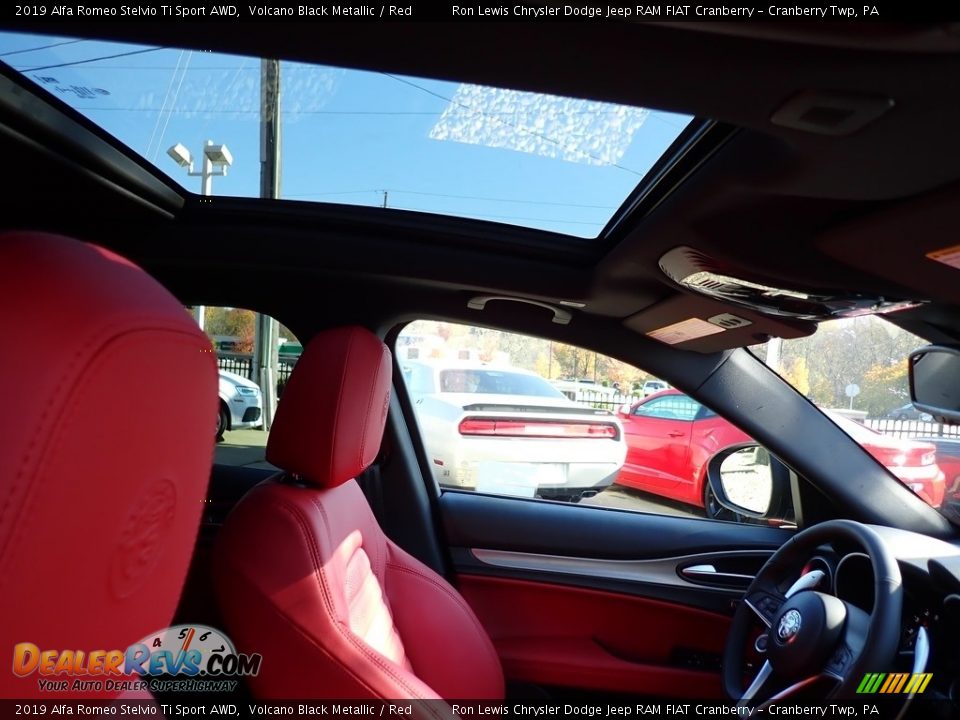 2019 Alfa Romeo Stelvio Ti Sport AWD Volcano Black Metallic / Red Photo #16