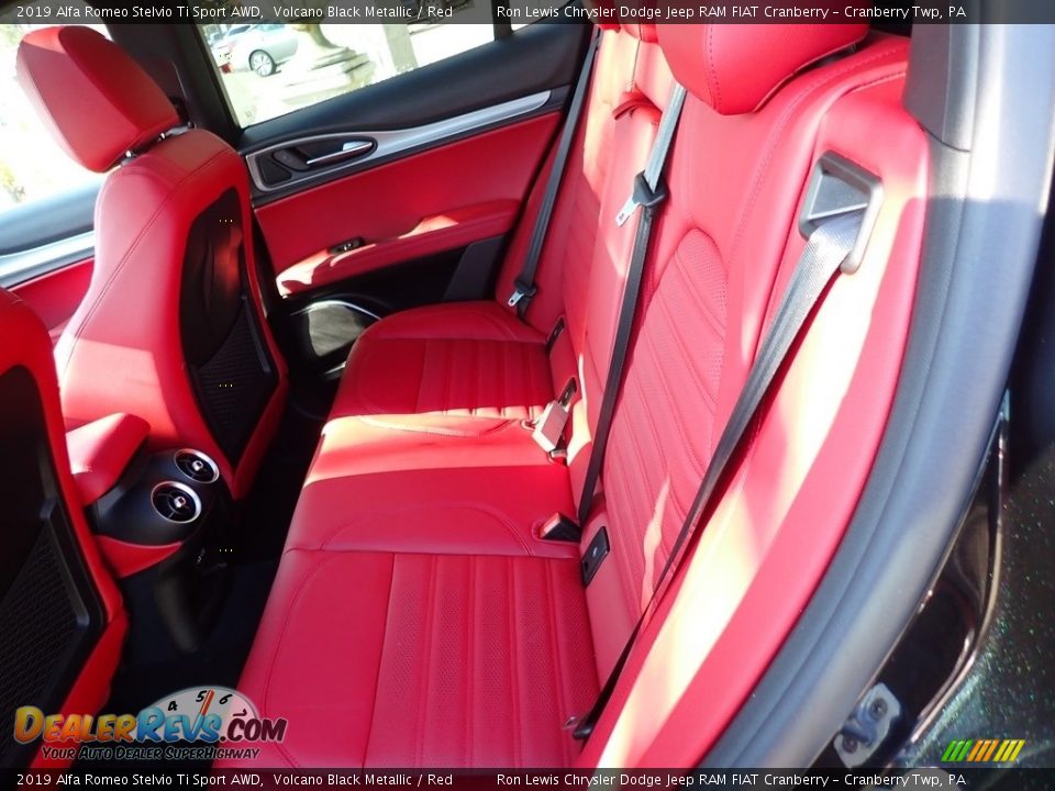 2019 Alfa Romeo Stelvio Ti Sport AWD Volcano Black Metallic / Red Photo #17