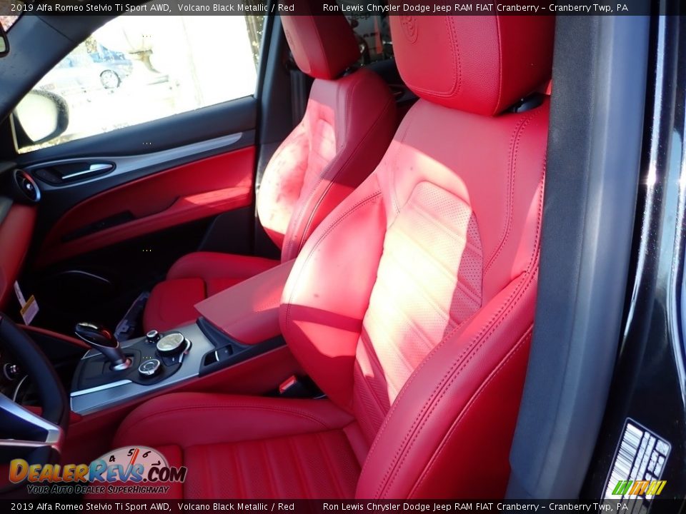 2019 Alfa Romeo Stelvio Ti Sport AWD Volcano Black Metallic / Red Photo #18