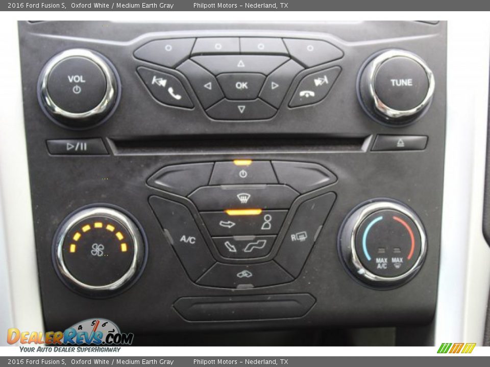 2016 Ford Fusion S Oxford White / Medium Earth Gray Photo #16