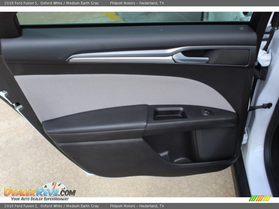 2016 Ford Fusion S Oxford White / Medium Earth Gray Photo #18